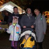 Familie mit Laternen auf dem Martinsfest