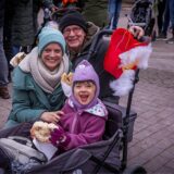 Im Westfalenpark haben Familien St. Martin gefeiert, indem sie mit ihren Laternen durch den Park gegangen sind.