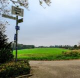 Der „Feuerhexe“ droht in der Erzählung von Olaf Manke die Verbrennung auf dem Segensberg. Dieser damalige Richtplatz liegt heute im Stadtteil Hochlar, ungefähr
im Kreuzungsbereich der Jostesstraße und des Albert-Maschulla-Wegs an der Stadtgrenze zu Herten.