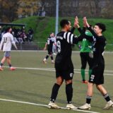 Richtige Reaktion gezeigt: Dominik Pereira (l.), Joschua Schwieder, Jusef Bahri (r.) und der SC Marl-Hamm gewinnen gegen SW Röllinghausen mit 8:1.
