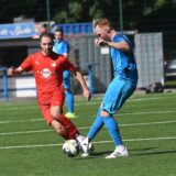 Der SuS Merklinde (rotes Trikot) musste sich erneut geschlagen geben, 0:2 unterlag er gegen RWT Herne.