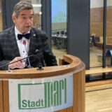 In seiner Haushaltsrede muss Bürgermeister Werner Arndt (SPD) tiefrote Zahlen präsentieren.