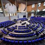 Der leere Plenarsaal vor der Sitzung im Deutschen Bundestag.