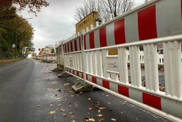 Zwischen dem ehemaligen Zechengelände von Auguste Victoria und dem Ovelheider Weg wird der Verkehr einspurig in Richtung Sinsen geführt. In Richtung Stadtmitte ist die Victoriastraße auf diesem Streckenabschnitt gesperrt.