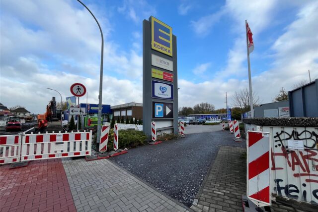 Baustelle an Gelände mit Einzelhändlern in Haltern