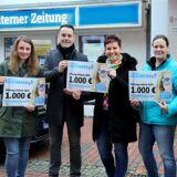 Scheck-Übergabe des Lensing Media Hilfswerk
