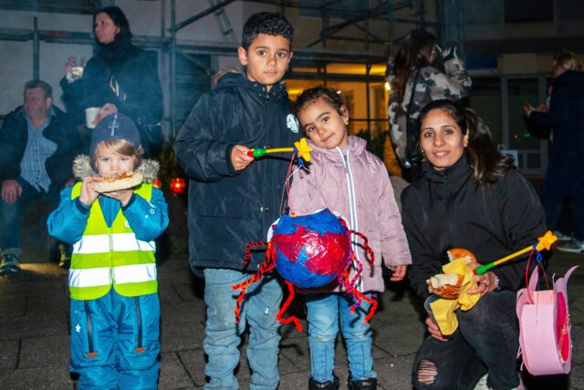 St. Sixtus Martinsumzug Haltern Kinder Familie Laterne