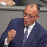 Friedrich Merz, CDU-Bundesvorsitzender und Unionsfraktionsvorsitzender, spricht nach der Regierungserklärung des Bundeskanzlers.