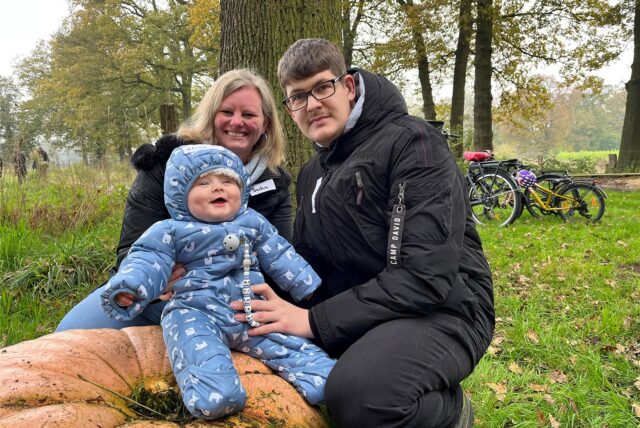 Saskia und Timo Koch it Sohn Elias