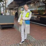 Tierschützerin Lisa Felsch vom Verein Ruhrpottmöwen steht in der Kunibertistraße in Recklinghausen.