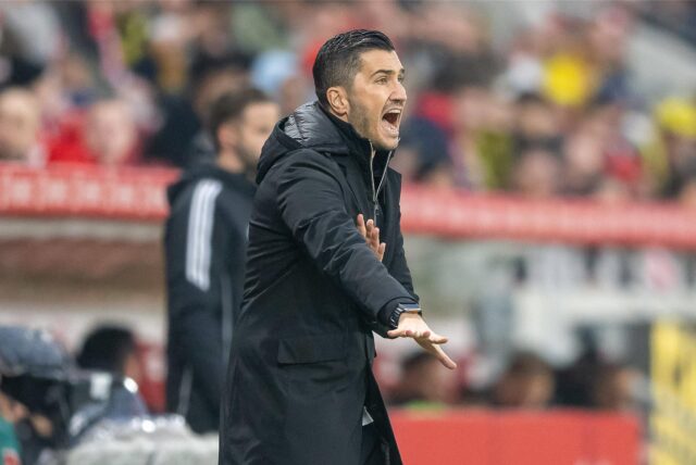 BVB-Trainer Nuri Sahin gestikuliert.