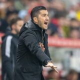 BVB-Trainer Nuri Sahin gestikuliert.