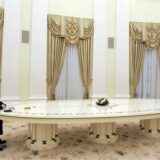 Russlands Präsident Wladimir Putin (l) und Bundeskanzler Olaf Scholz (SPD) sind zu einem Treffen im Kreml zusammengekommen.