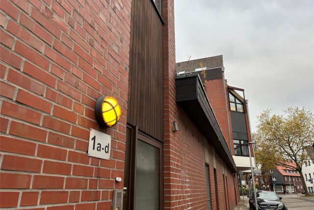 Der Eingang der Heibeckstraße 1a-d in Datteln.