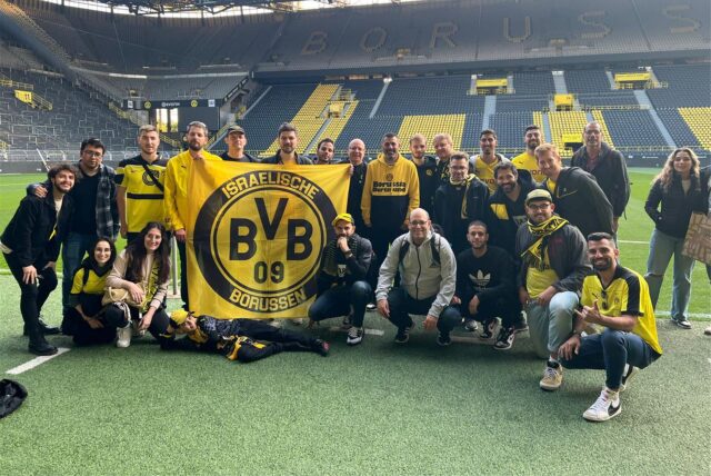 Die „Israelischen Borussen“ bei einem Stadionbesuch in Dortmund.