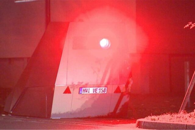 Der Panzerblitzer löst aus.