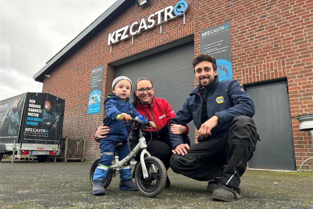 Diego, Charlotte und Marwin Castro vor der neuen Werkstatt im Dorstener Stadtteil Wulfen