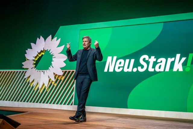 Robert Habeck (Bündnis 90/Die Grünen), Bundesminister für Wirtschaft und Klimaschutz, und Spitzenkandidat der Grünen für die Bundestagswahl 2025, spricht bei der Bundesdelegiertenkonferenz von Bündnis 90/Die Grünen.