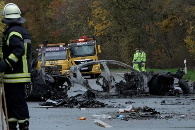 Bei dem verheerenden Unfall in Ochtrup (Münsterland) brannte ein Auto vollständig aus.
