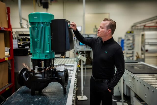 Wilo-CEO Oliver Hermes steht im Werk in Dortmund.