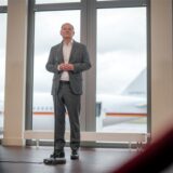 Bundeskanzler Olaf Scholz (SPD) gibt vor dem Abflug zum G20-Gipfel in Rio de Janeiro ein Pressestatement auf dem militärischen Teil des Flughafens BER Berlin-Brandenburg.