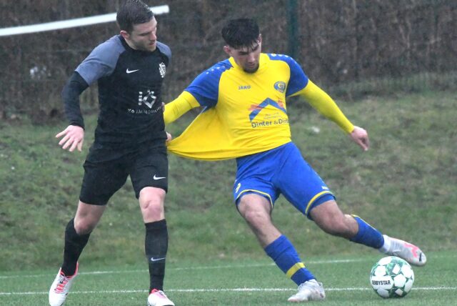 Die SG Welper (schwarzes Trikot) war bis zum Rückzug Bezirksliga-Konkurrent der Spvg Schwerin.
