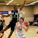 Jalen Rosemond verteidigt gegen Tarik Jakupovic