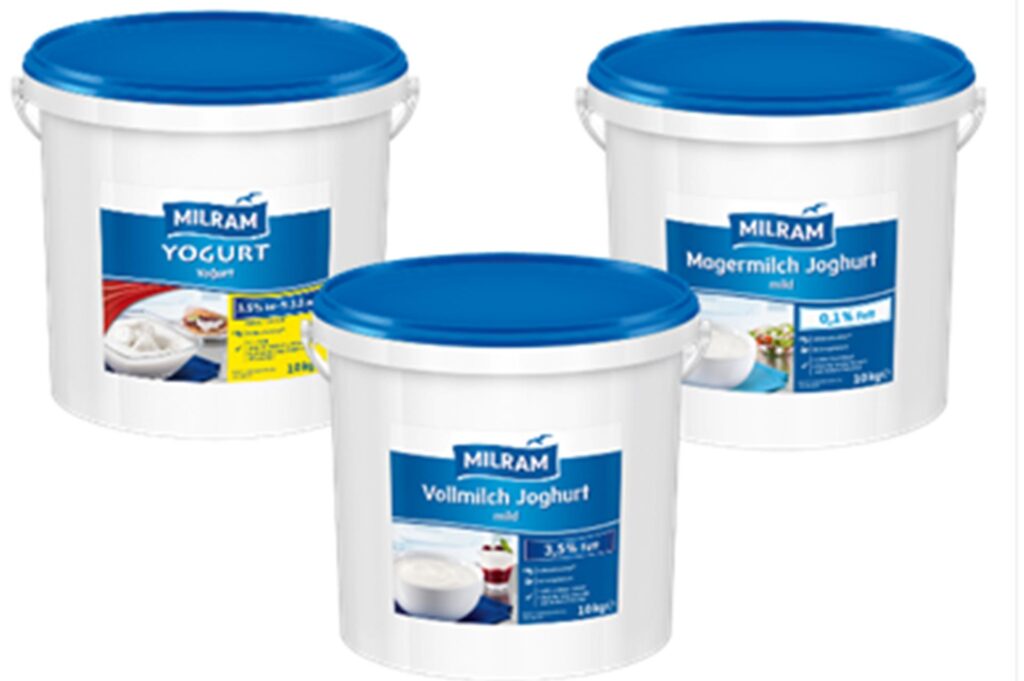 Drei Eimer Milram-Joghurt, die von dem Joghurt-RÜckruf betroffen sind. Drei Eimer Milram-Joghurt, die von dem Joghurt-RÜckruf betroffen sind.