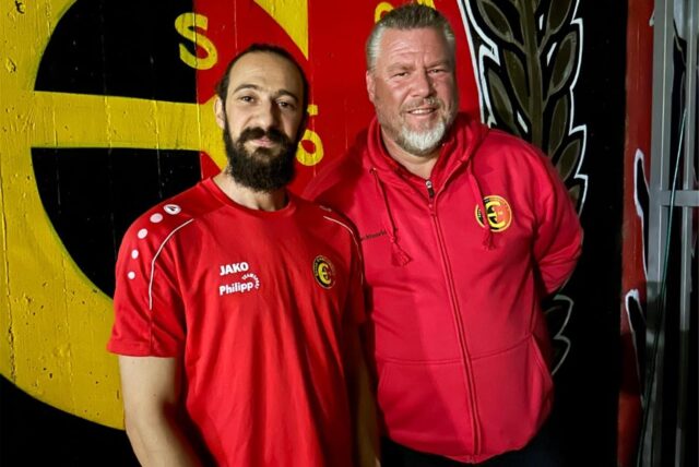 Engin Temel (l.) ist zurück bei seiner alten Liebe. Hier mit Trainer Sascha Hippler.