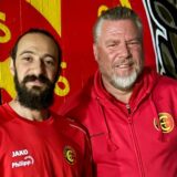 Engin Temel (l.) ist zurück bei seiner alten Liebe. Hier mit Trainer Sascha Hippler.