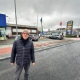 Harald Kozlowski vor seiner Getränkewelt.