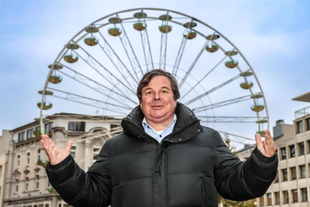 Patrick Arens ist Schausteller – und einer derjenigen, die maßgeblich für das Gelingen des Weihnachtsmarkts zuständig sind.