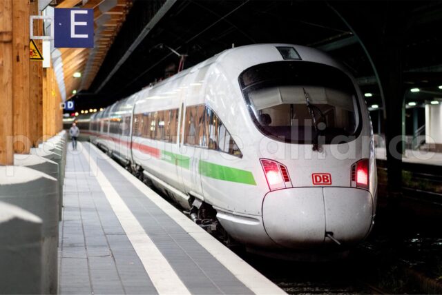 Ein ICE der Deutschen Bahn (DB).