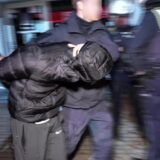 Nach nächtlicher Randale und Attacken mit Feuerwerkskörpern und Steinen nahm die Polizei in Marl mehrere junge Männer fest.