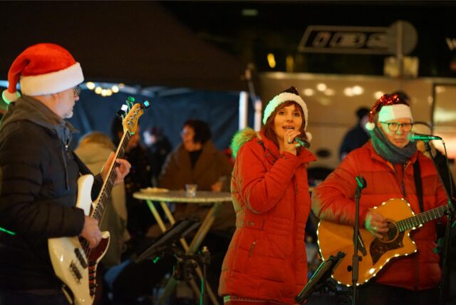 Die Band „Ann gets Rhythm“ sorgte im vergangenen Jahr für die Musik beim Weihnachtsmarkt am Tigg.