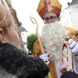 Jedes Kind erhält bei der Aktion in Waltrop einen Schokonikolaus.