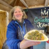 Beate serviert Grünkohl wie aus Omas Zeiten direkt an der Dortmunder Reinoldikirche.