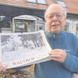 Heimatvereins-Chef Norbert Frey mit einem Waltrop-Kalender