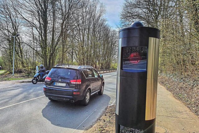Ein Blitzer steht an einer Straße in Oer-Erkenschwick.