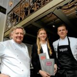 Stolz präsentierte Familie Leuthold ihre Brasserie „1910“ zur Eröffnung am 1. April 2015 in Castrop-Rauxel (Archivbild).