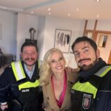 Carolin Handschuh mit Schauspielern von „Der Blaulicht Report“