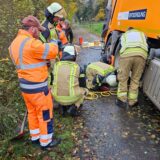 Feuerwehrleute im Einsatz in Ahsen.