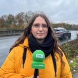 DM-Reporterin Lara Teschers vor der Brücke in Datteln, die gesperrt wird.