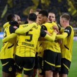 Die BVB-Spieler bejubeln eine Treffer.