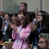 Delegierte applaudieren bei der Einigung auf ein Abkommen zur Eindämmung des Klimawandels auf dem UN-Klimagipfel COP29 in Baku, Aserbaidschan.