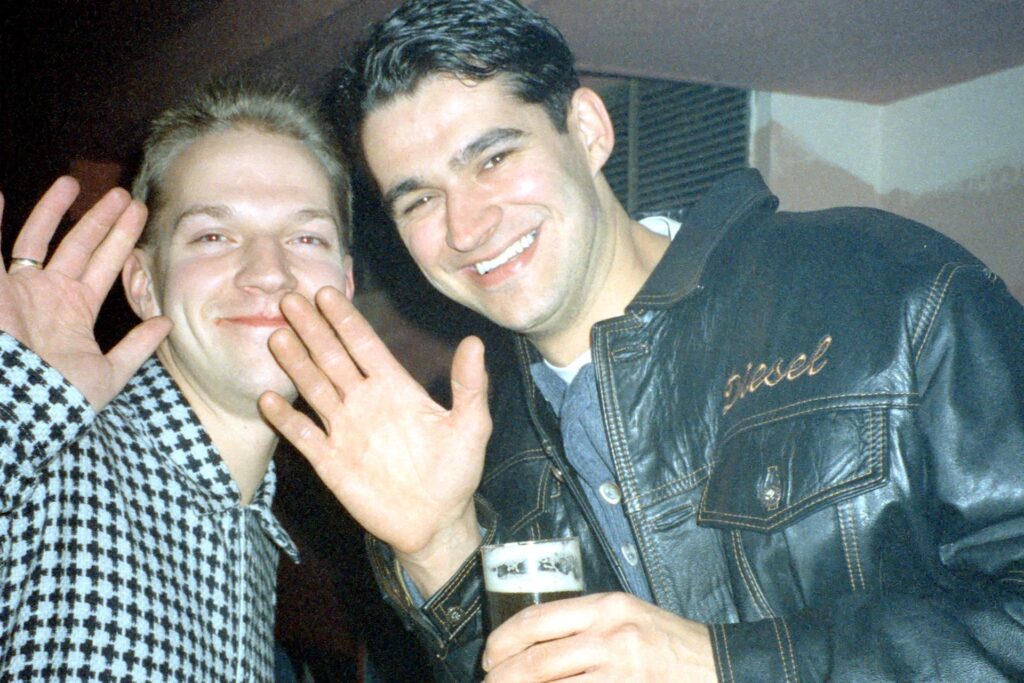 DJ Tom und DJ Deep legten in den 1990er-Jahren im Prisma auf. DJ Tom und DJ Deep legten in den 1990er-Jahren im Prisma auf.