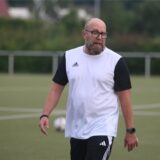 Stephan Böhm am Spielfeldrand.