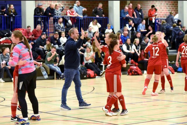 Freude beim VfB Hüls über den Einzug ins Finale Anfang des Jahres in Wulfen: Im kommenden Januar richtet der Verein die Kreismeisterschaft der Frauen in Marl aus.
