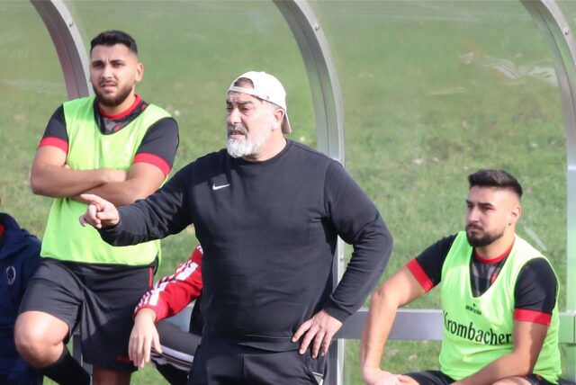 Trainer Kamal Ramadan und sein TSV Westerholt mussten die erste Saison-Niederlage gegen den SV Bossendorf III hinnehmen.