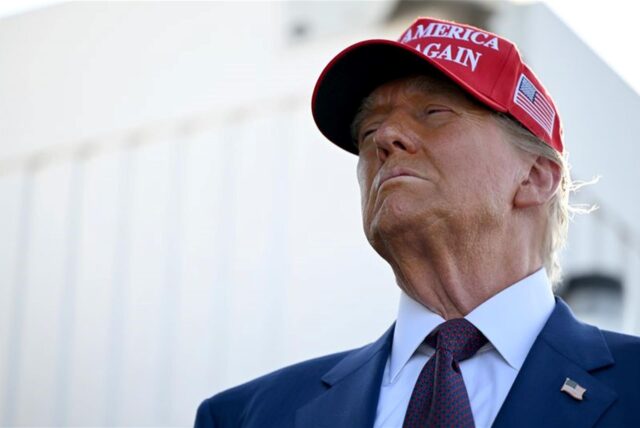 Der designierte US-Präsident Donald Trump kommt vor dem Start des sechsten Testflugs der SpaceX Starship-Rakete in Brownsville, Texas, an.